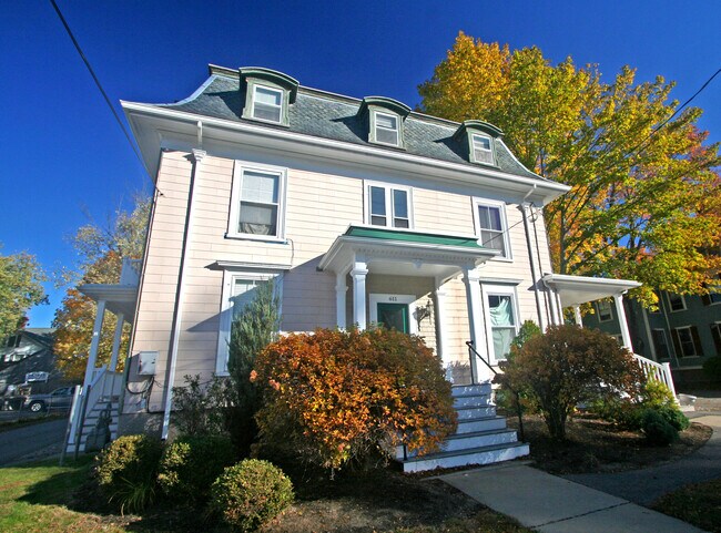 Building Photo - 611 Central Ave
