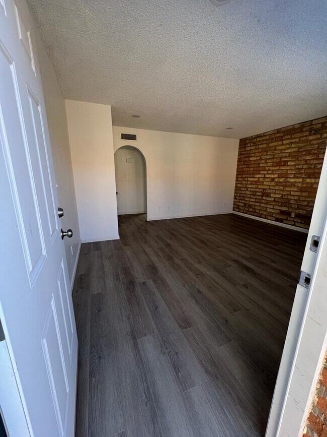 Foto del edificio - 3052 N Cherry Ave