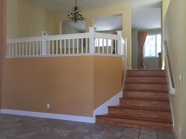 Building Photo - 1061 Pearl Terrace