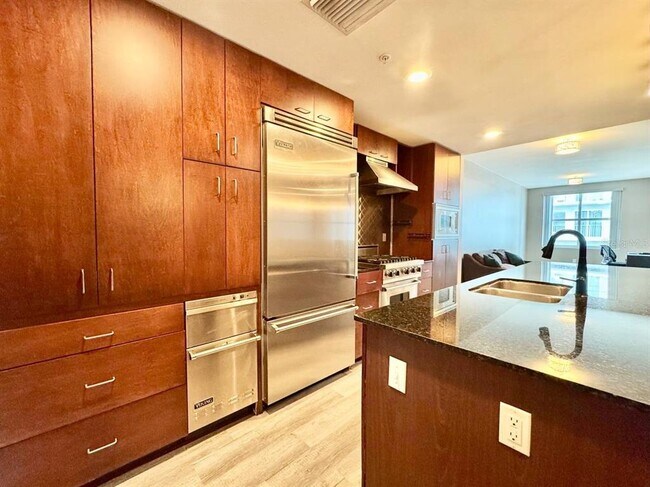Foto del edificio - 1120 E Kennedy Blvd