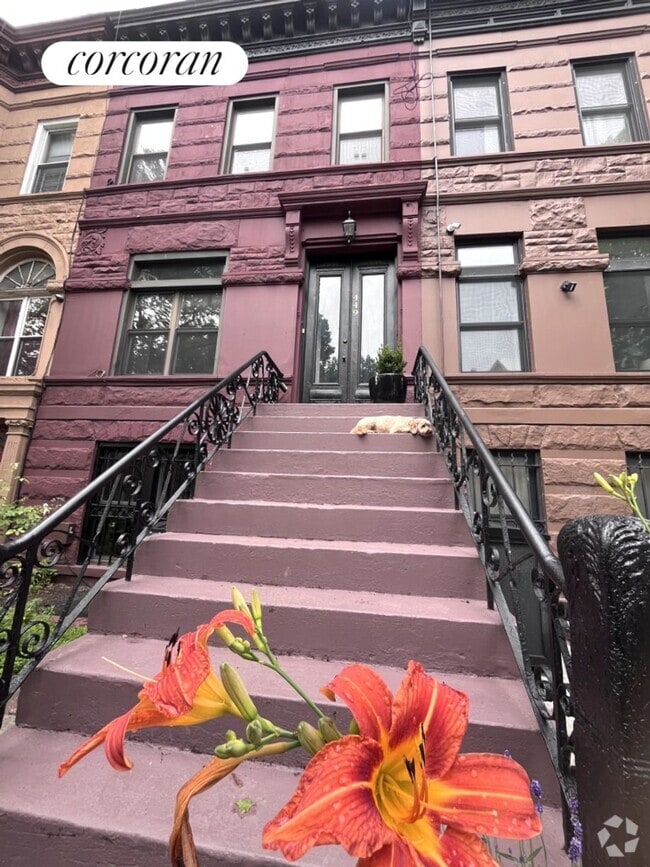 Building Photo - 449 Hancock St