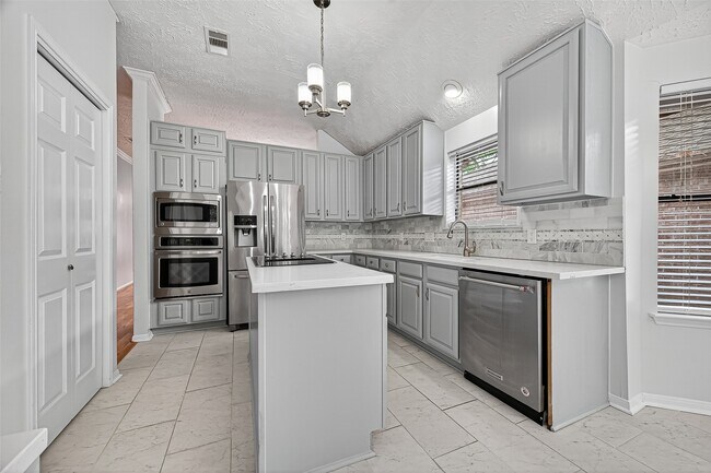 Foto del edificio - 14115 Withersdale Dr