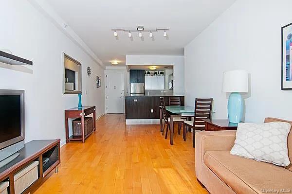 Foto del edificio - 13-11 Jackson Ave