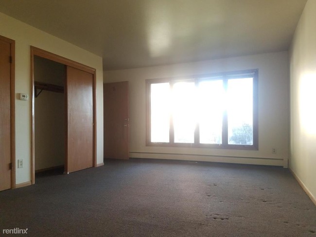 Building Photo - 7343 N Teutonia Ave