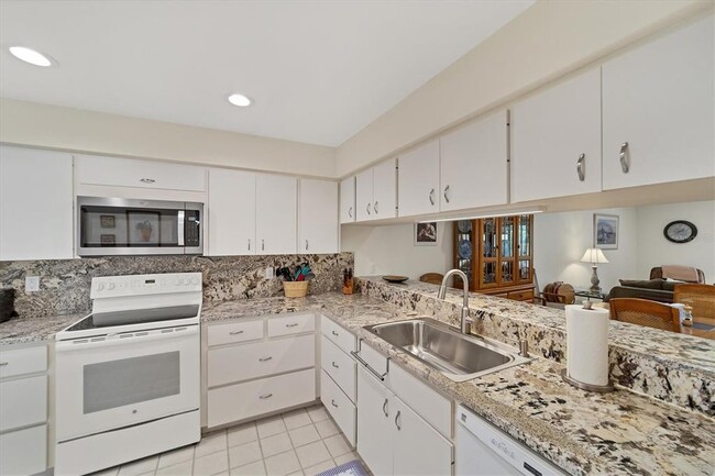 Building Photo - 3946 Wilshire Cir E