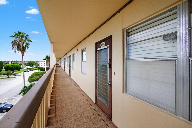 Foto del edificio - 4003 Wolverton E