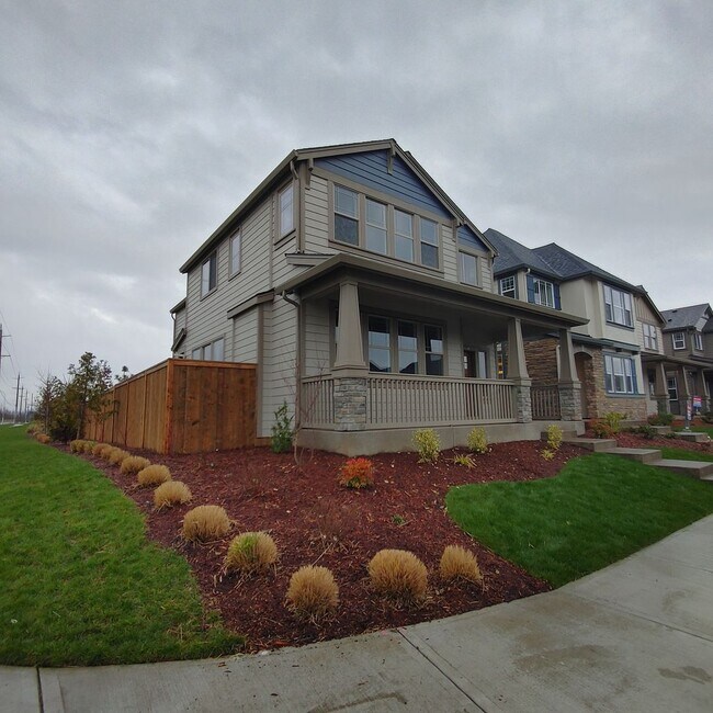Building Photo - $1345 off first full month!! Newer Beautif...