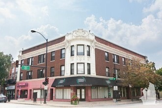 Building Photo - 3056 N Greenview Ave