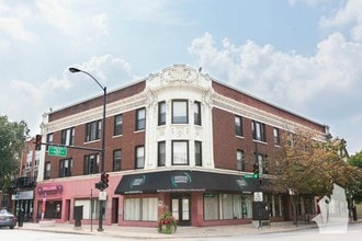 Building Photo - 3056 N Greenview Ave
