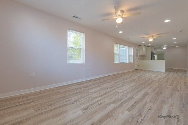 Building Photo - 2029 S Canalport Ave