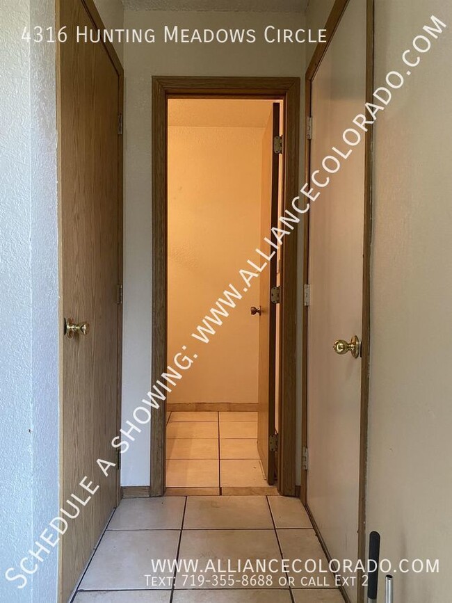 Foto del edificio - 4316 Hunting Meadows Circle
