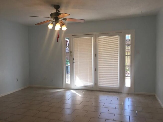 Building Photo - 6927 Calder Ave