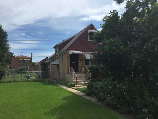 Building Photo - 8021 S Coles Ave