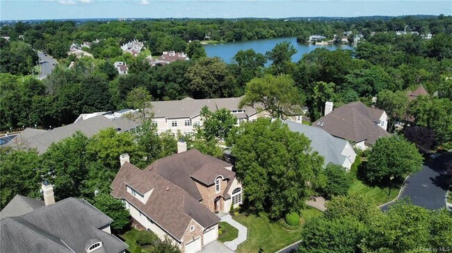 Building Photo - 1 Copper Beech Cir