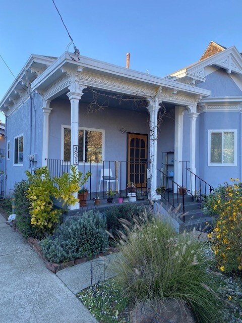 Front of duplex - 4831 Clarke St