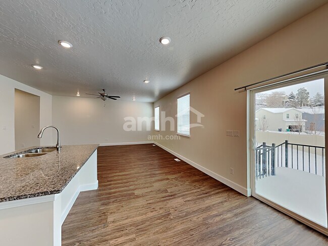 Building Photo - 3028 East North Village Drive