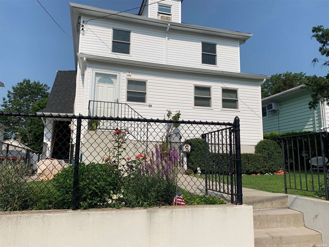 Primary Photo - 22 Rose Ave