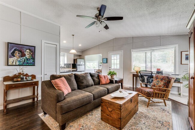 Foto del edificio - 1813 Oak Shore Dr