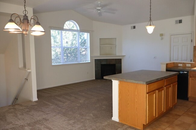 Building Photo - Love Where You Live – 2 Bed Condo in the H...