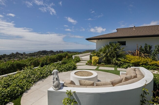 Building Photo - Stunning Santa Barbara Oasis!