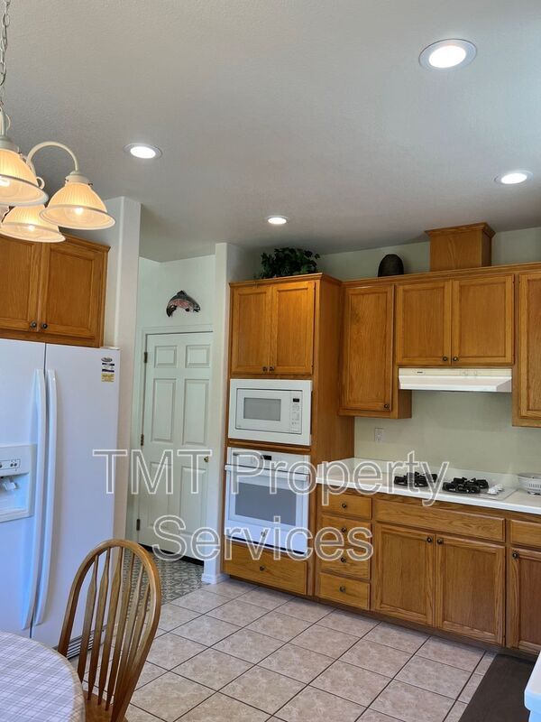Foto del edificio - 6213 Kestrel Ln