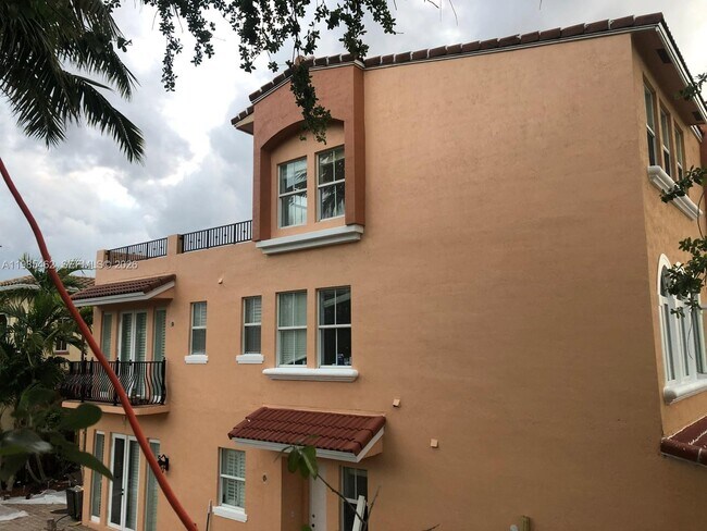 Foto del edificio - 2636 NE 15th St