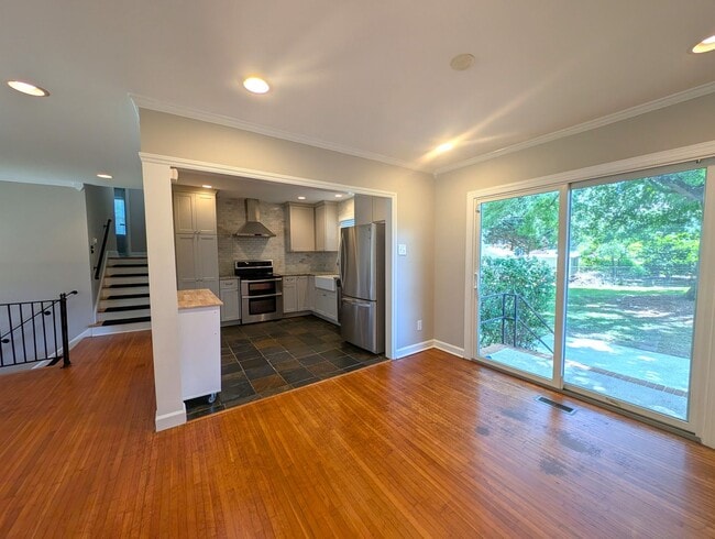 Building Photo - Charming split level home located in the Spring Valley Community in the South Park area of Charlo...