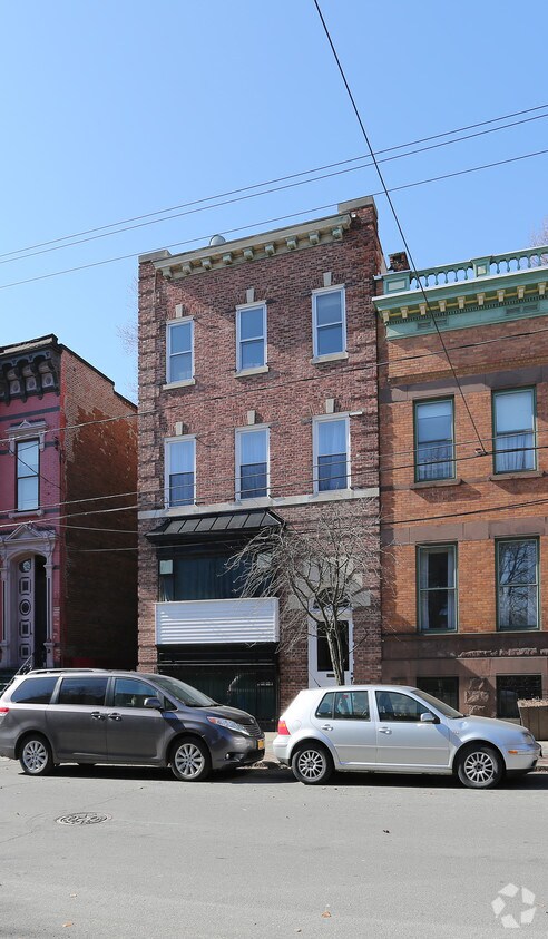 Primary Photo - 372 Hudson Ave