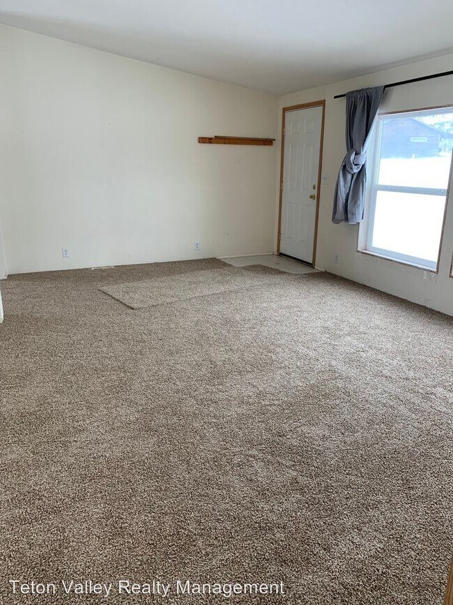 Building Photo - 4 br, 2 bath Apartment - 859 Nuthatch Dr.