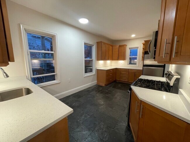 Foto del edificio - 156 Homes Ave