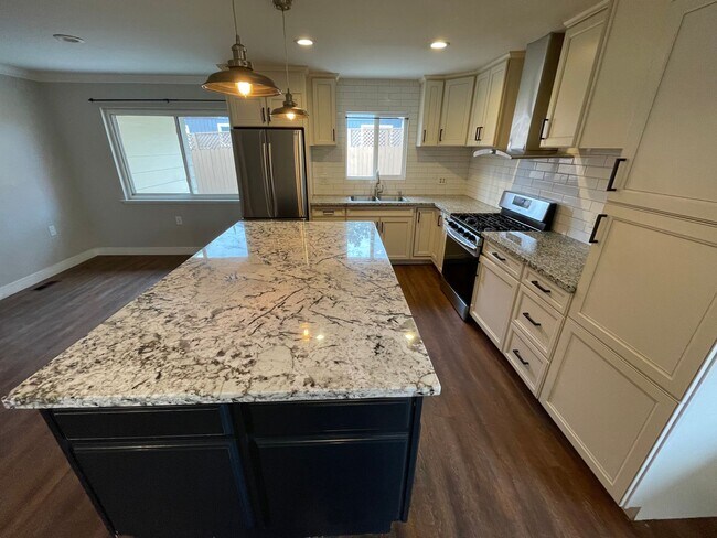 Foto del edificio - Now Available – Stylish 3-Bed, 2-Bath Home...