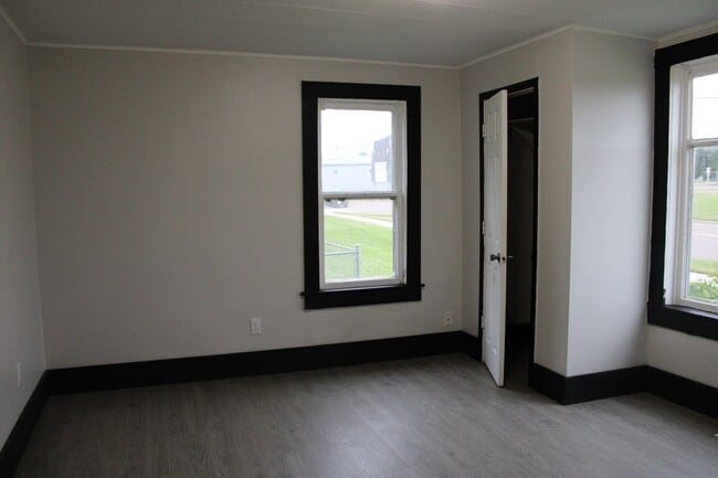 Foto del edificio - 104 N 2nd St