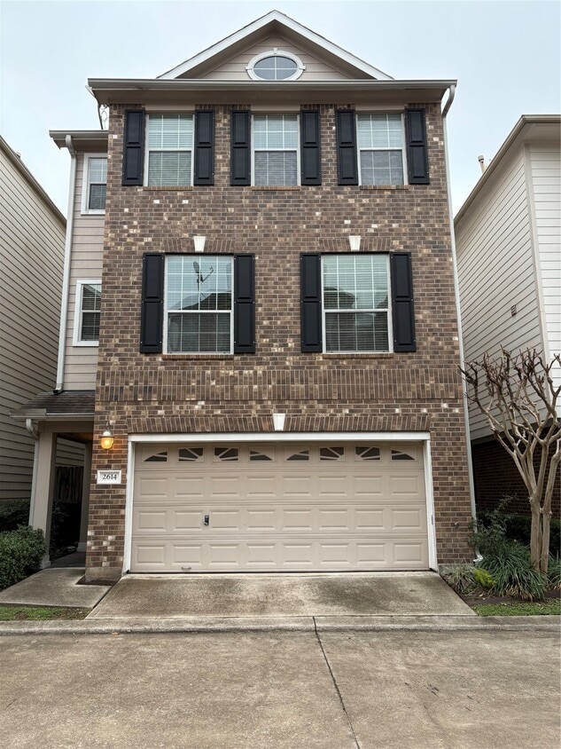 Foto principal - 2614 Enclave At Shady Acres Ct