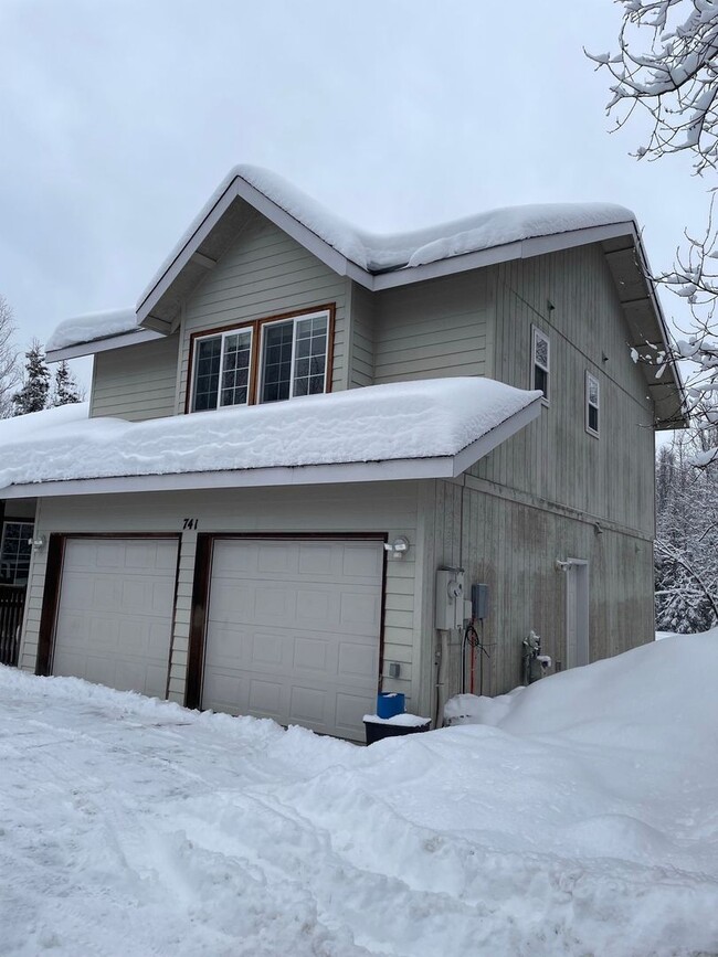 Building Photo - 3 Bedroom, 2.5 Bath Single Family Home