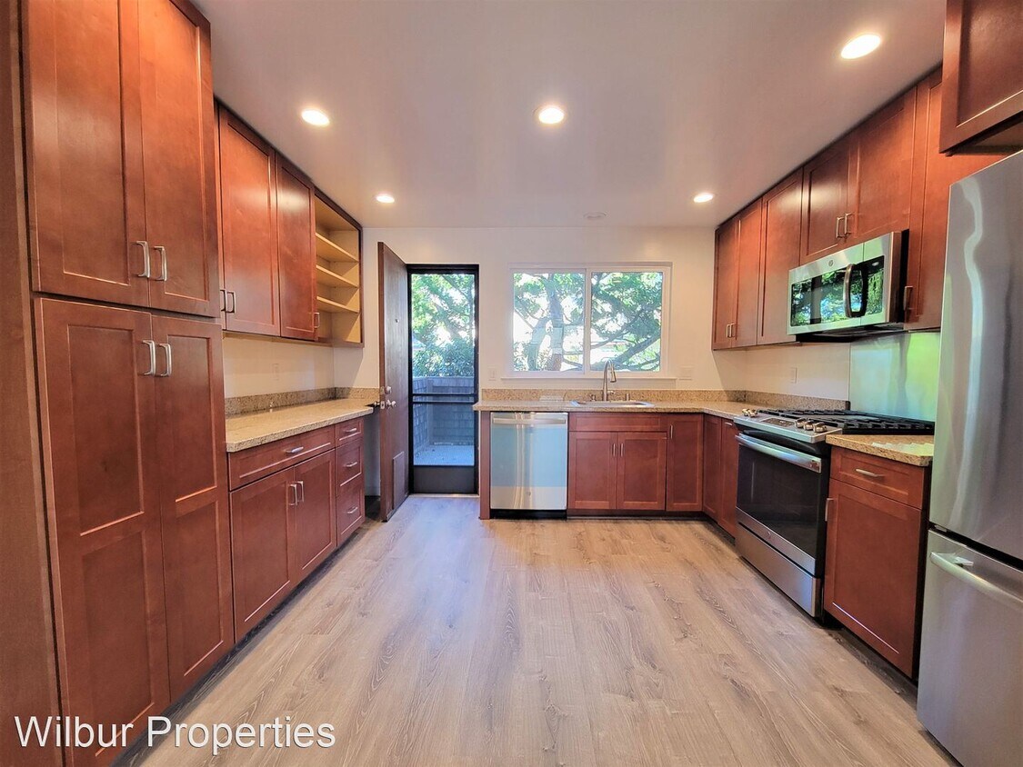 Primary Photo - 3 br, 2.5 bath House - 490 Fulton Street