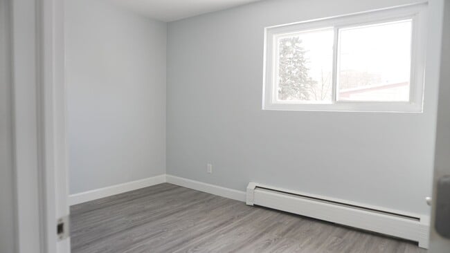 Building Photo - 1015 Eagle Dr