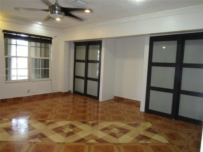 Foto del edificio - 6550 McKinley St