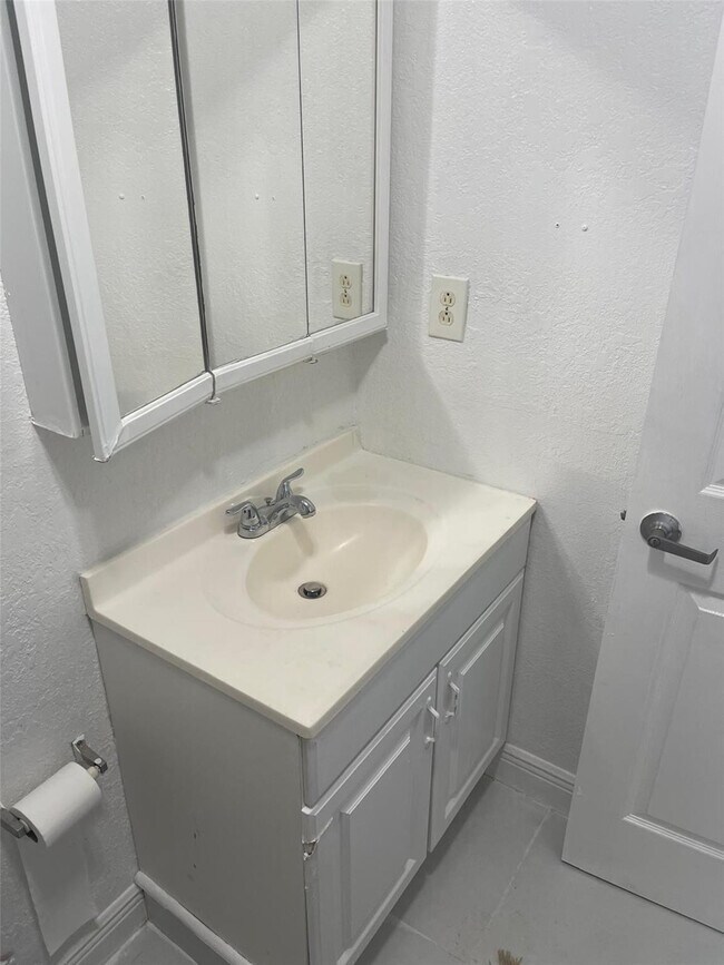 Foto del edificio - 408 SW 68th Ave