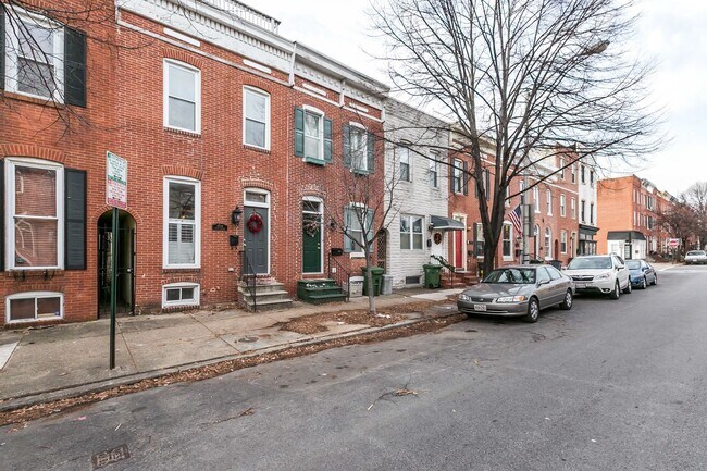 Building Photo - Amazing 3 bed 2 bath with a roof top deck ...