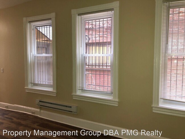 Building Photo - 319 S 13th St