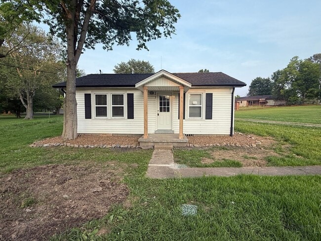 Building Photo - 2 Bed 1 Bath House with Office and Garage