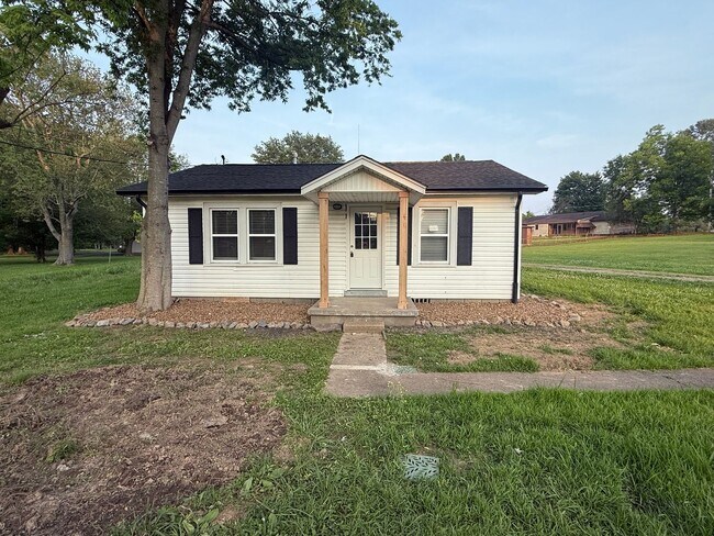 Foto del edificio - 2 Bed 1 Bath House with Office, Laundry Room and Garage