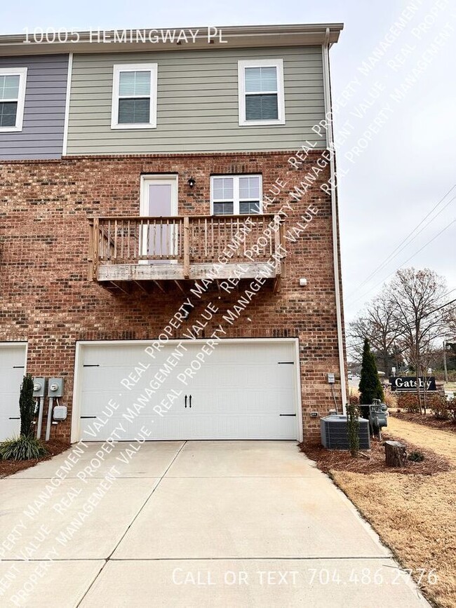 Building Photo - Immaculate townhome with plenty of rooms a...