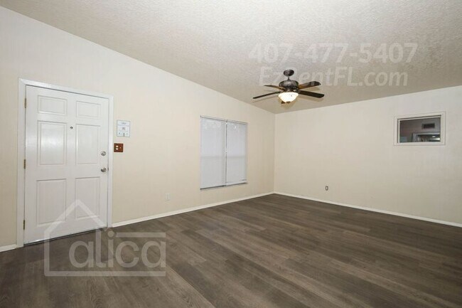 Foto del edificio - 6024 Oakcrest Cir