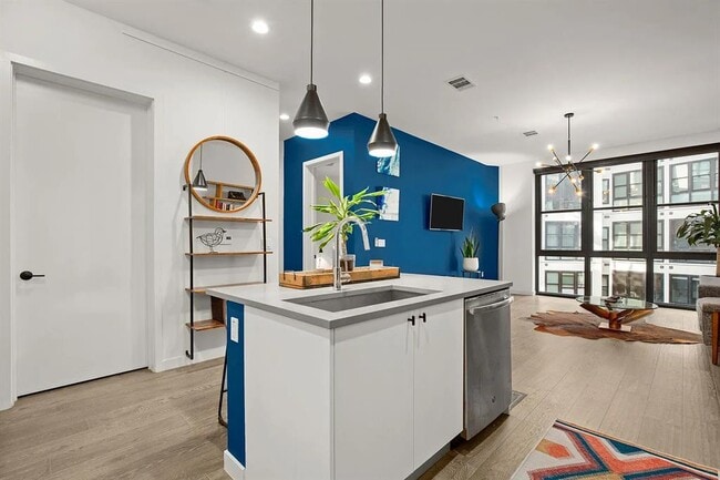 Building Photo - 800 Embassy Dr