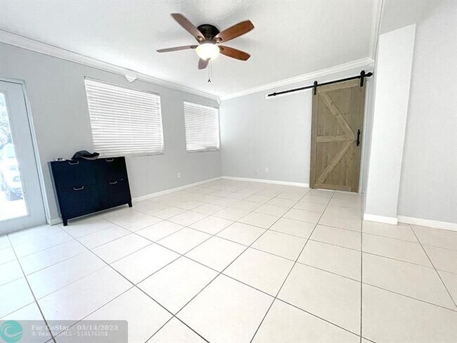 Foto del edificio - 324 SW 22nd St