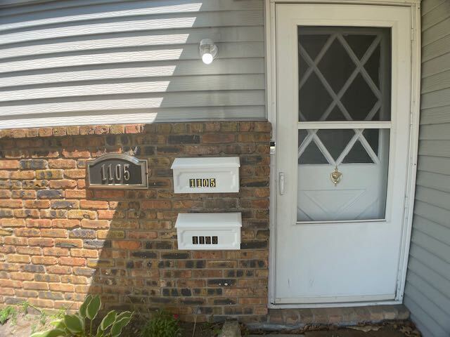 Building Photo - 1105 E Samuel Ave