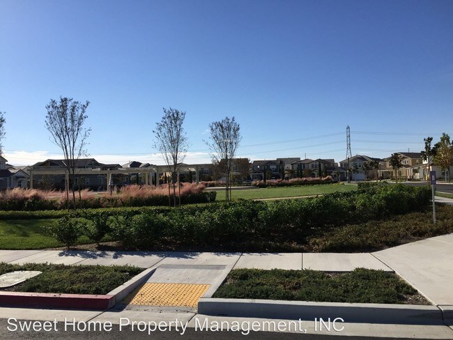 Foto del edificio - 4 br, 3 bath House - 6248 Desales Street