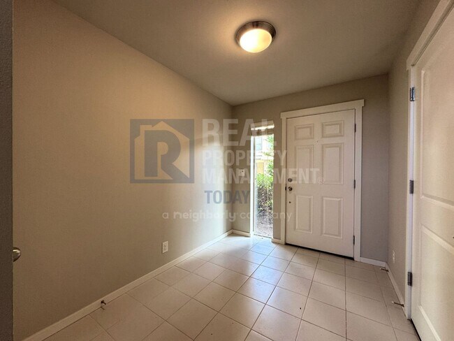 Building Photo - Modern 2-Bed Townhome with Garage & Private Patio in Renton!