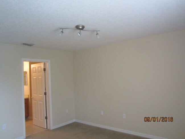 Foto del edificio - Available Soon!  3 bedroom 2-1/2 bath town...
